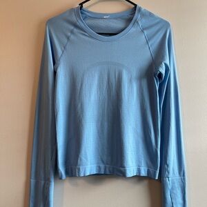 Lululamon woman’s,Swiftly Tech Long-Sleeve Shirt 2.0
Waist Length
